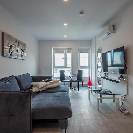 Fancy Penthouse Studio With Lakeview W10 Bukarest Exteriör bild