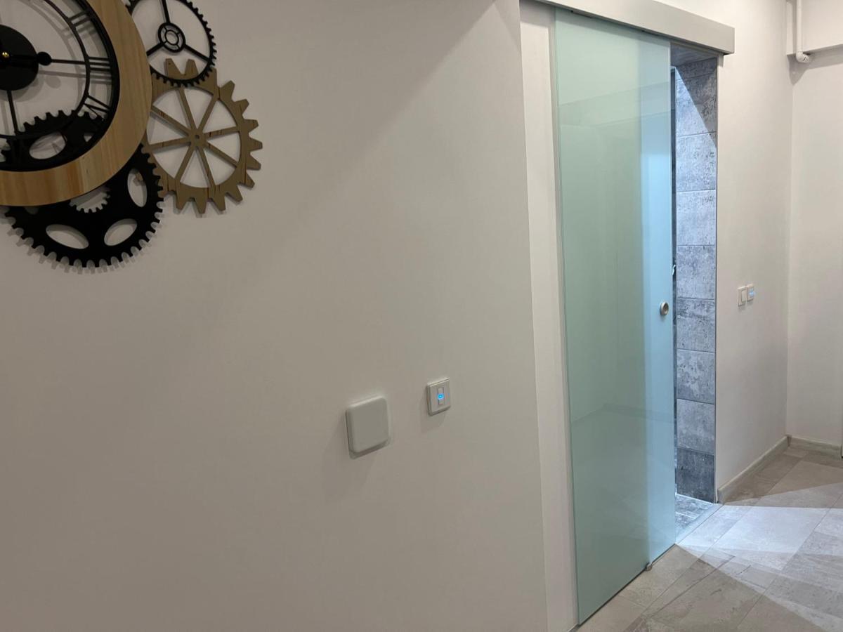 Fancy Penthouse Studio With Lakeview W10 Bukarest Exteriör bild